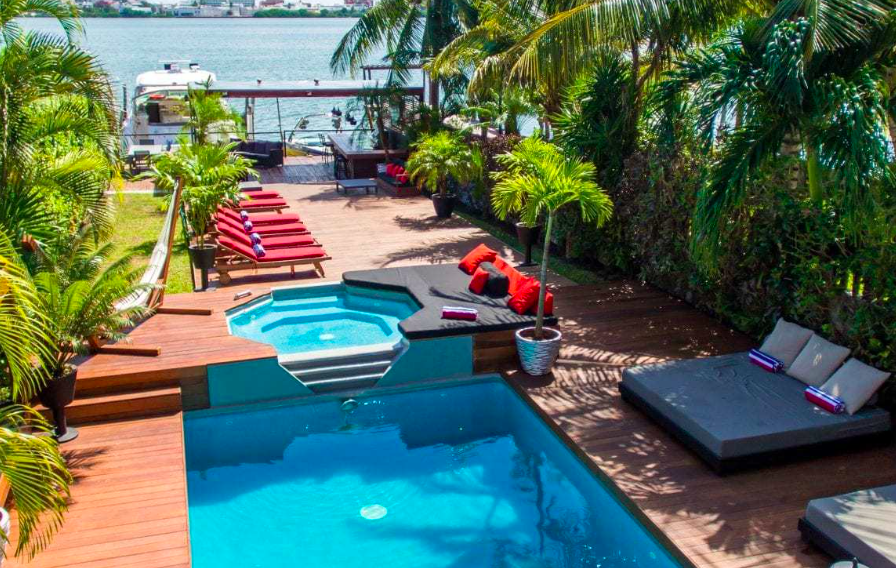 WATERFRONT VILLA photo 3
