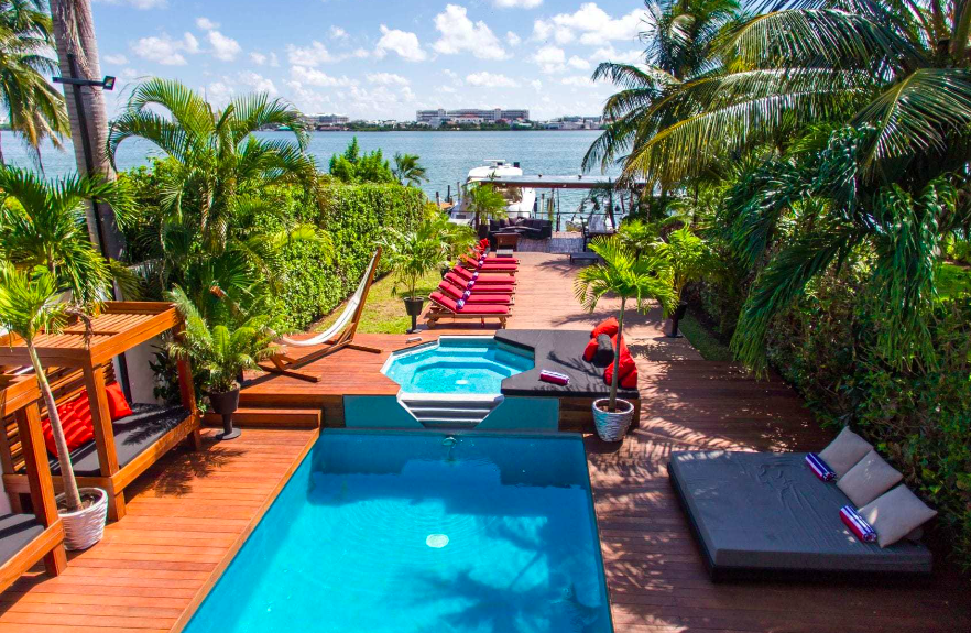 WATERFRONT VILLA photo 4