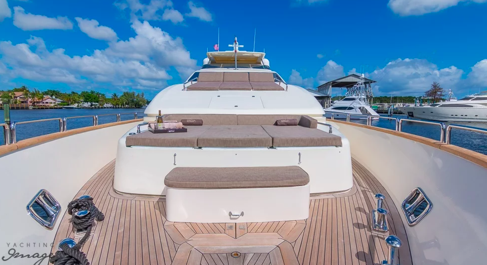 AZIMUT 105´ photo 3