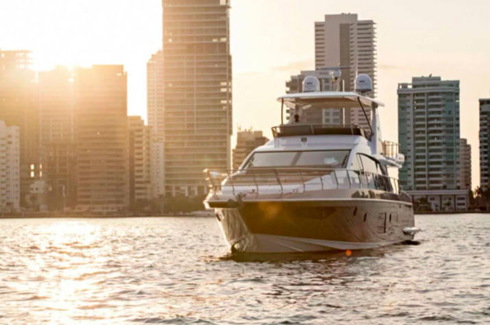 AZIMUT FLYBRIDGE 68´ photo 3