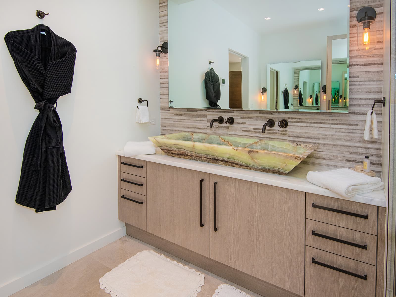 Golden Peak Penthouse photo 2