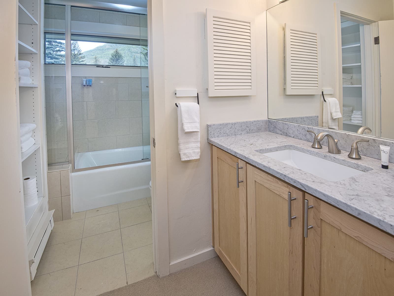 Coldstream Townhome 7 photo 2