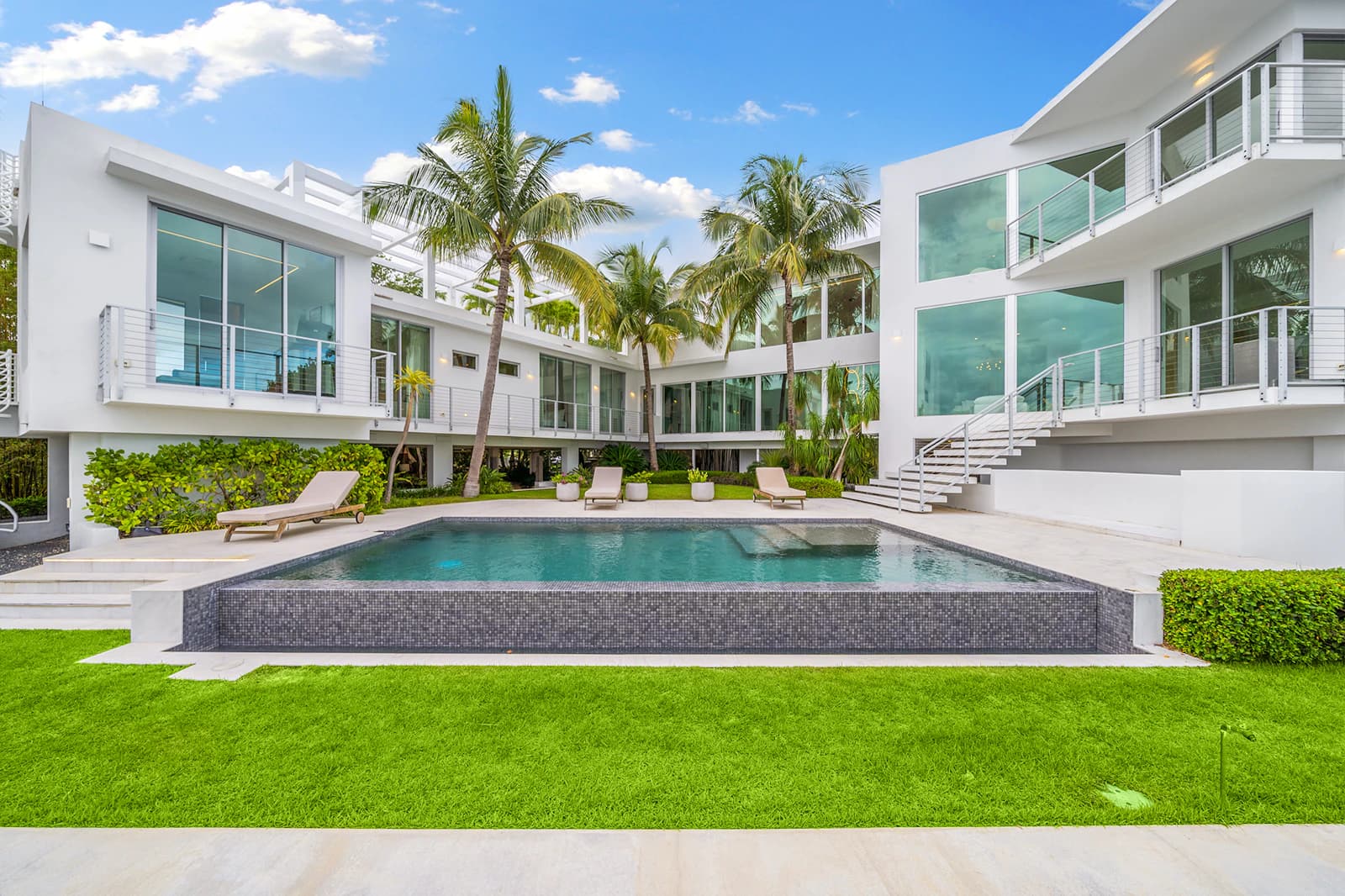 VILLA SHORES