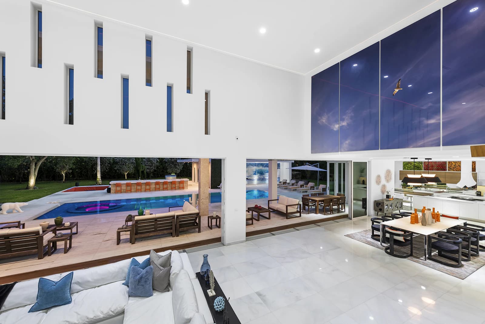 VILLA CREST photo 2
