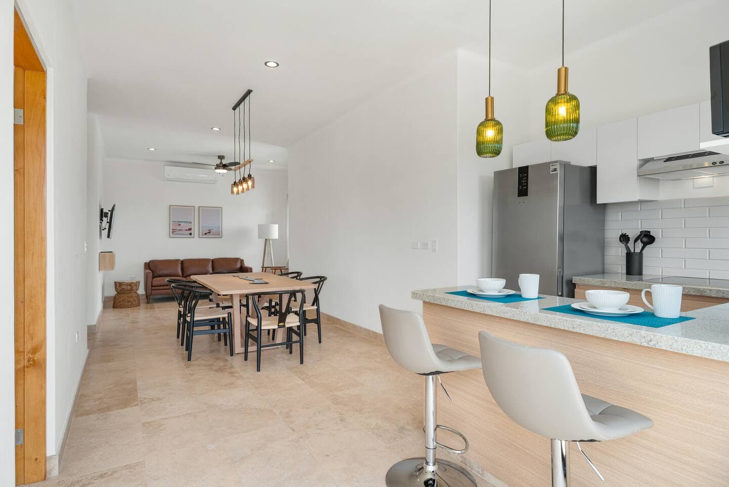 PINEDA #301 TWO BR SUITE GREAT LOCATION - ROOFTOP - PARKING photo 3