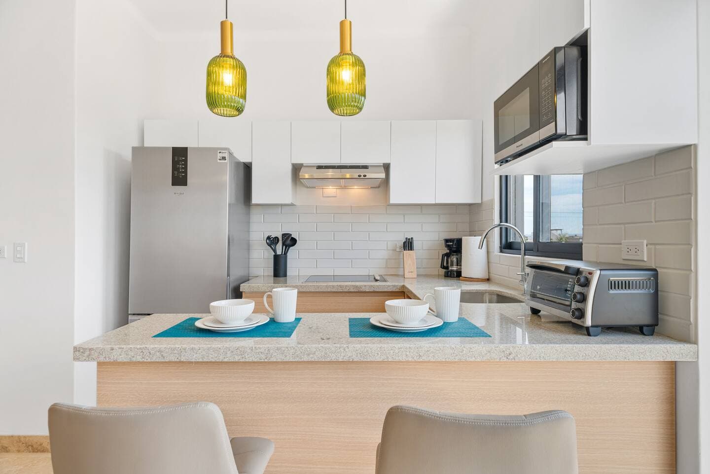 PINEDA #301 TWO BR SUITE GREAT LOCATION - ROOFTOP - PARKING photo 4