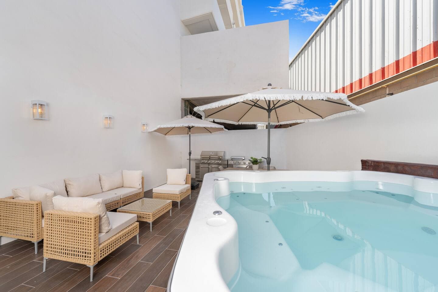 SMART TV, PATIO TRASERO, CAMA TAMO KING photo 3