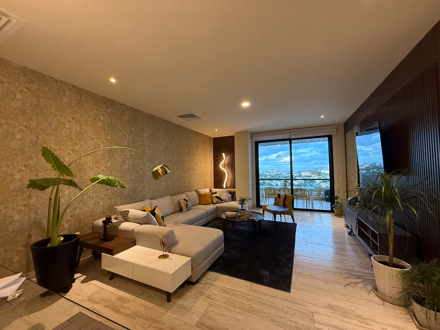 VELA TOWERS photo 4