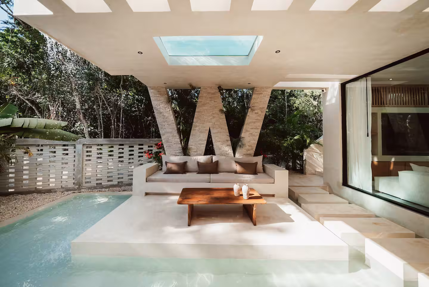CASA W photo 4