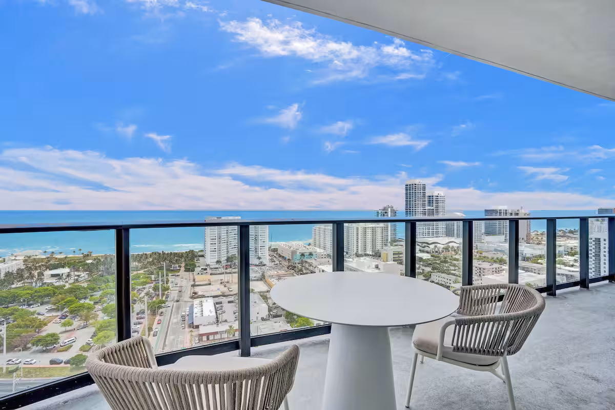 72 PARK - IMPRESSIVE VIEW photo 2