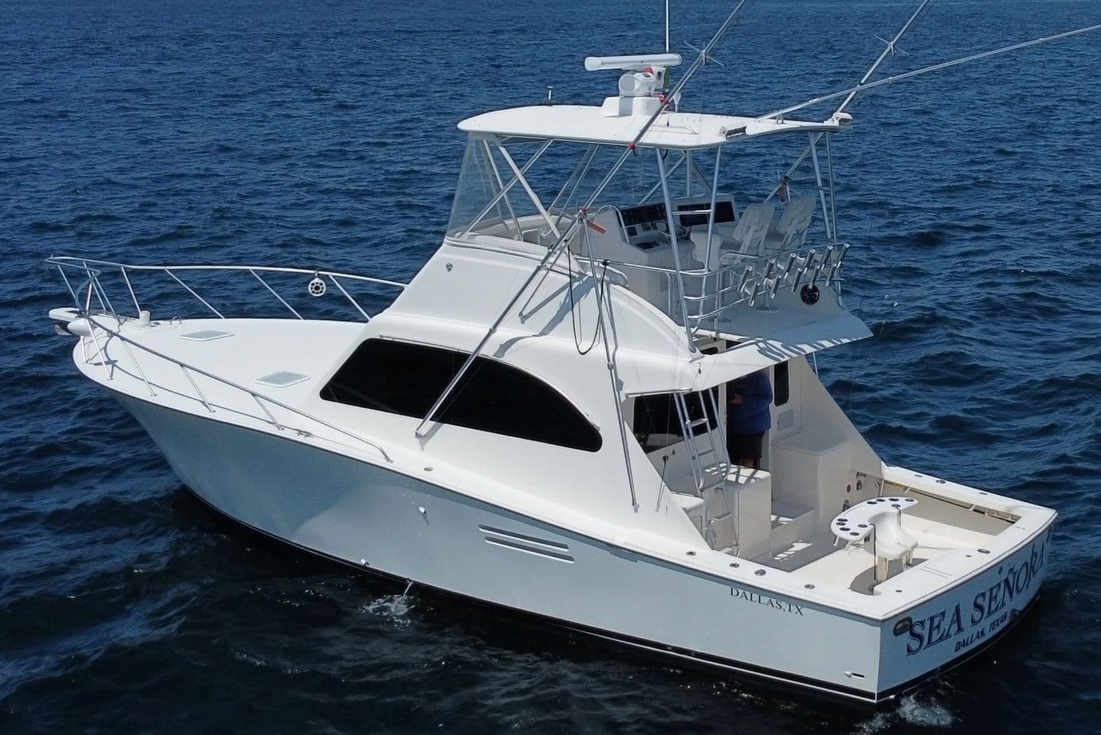 42' POST LUXURY CHARTER photo 2